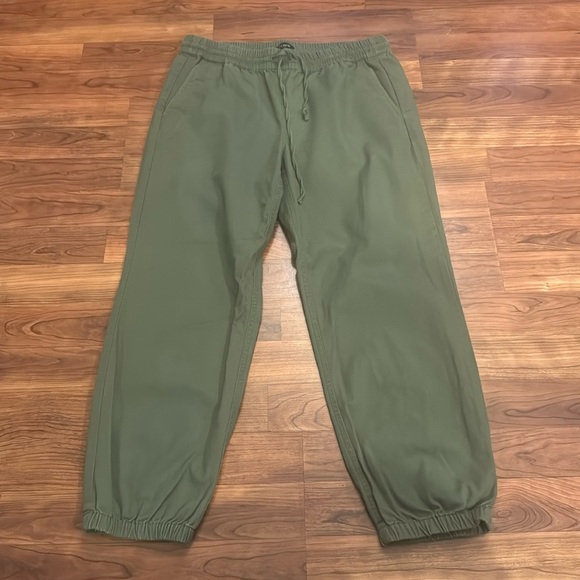 Women’s size 4, pull on joggers 24 inch inseam tie waist - Picture 1 of 6